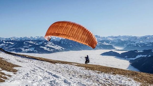 Pourquoi choisir le parapente comme activité de vacances ?