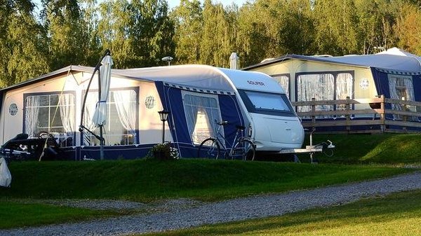 Découvrez les meilleurs campings pour les amoureux de la tente et de la caravane !